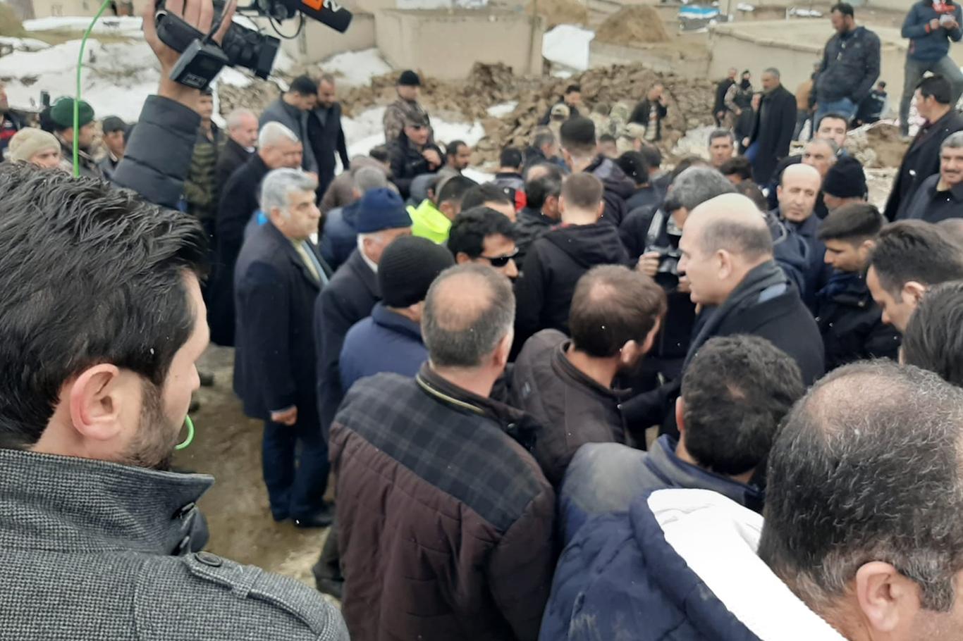 İçişleri Bakanı Süleyman Soylu deprem bölgesini ziyaret etti